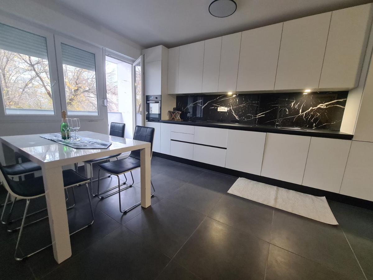Hall Of Fame -Center Apartment Split Luaran gambar